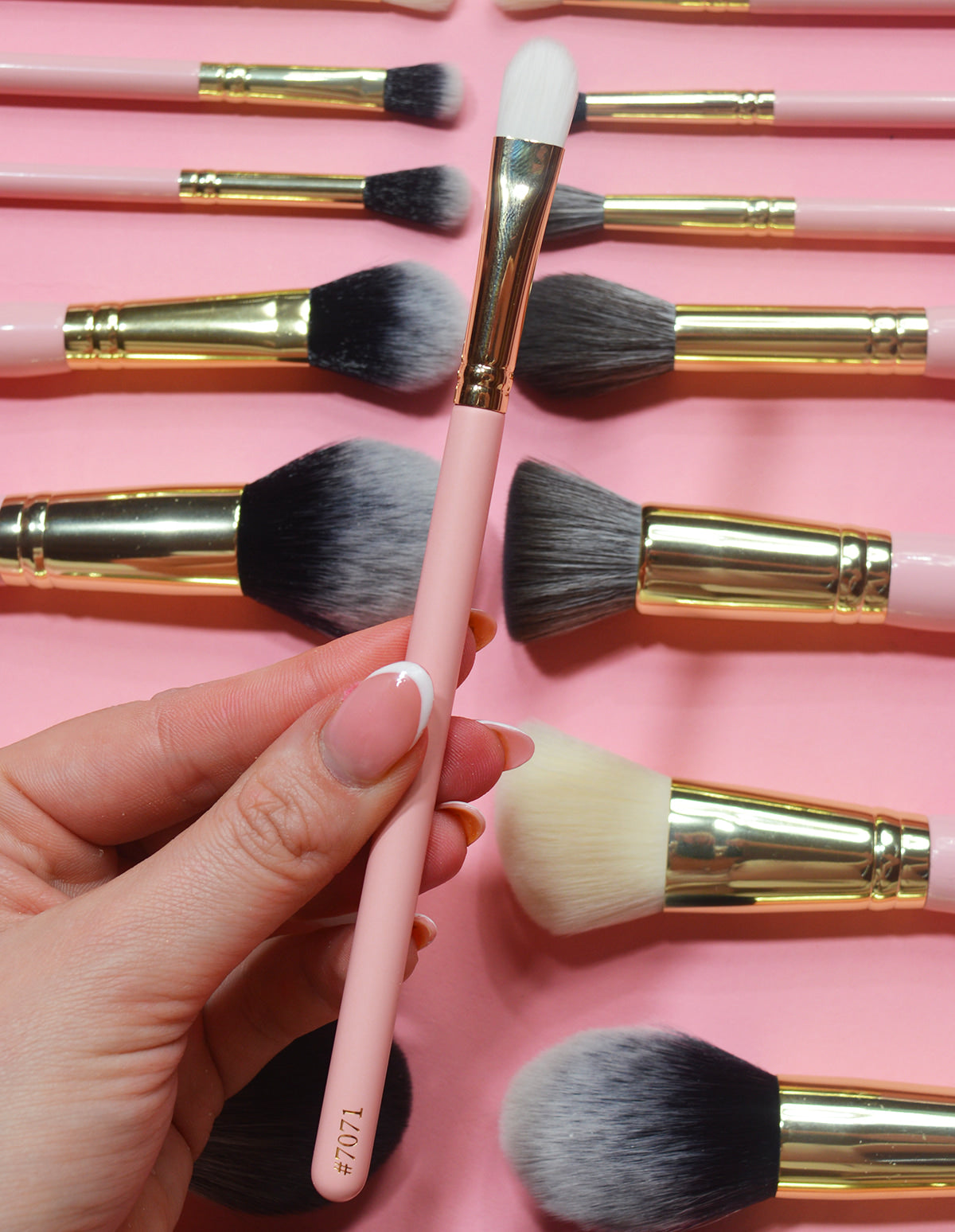 #7071 Flat Brush